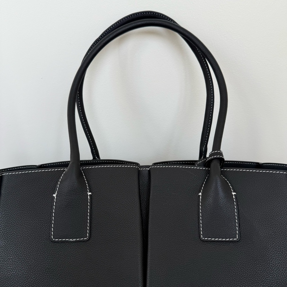 Le Tanneur Brand New Large Elena Bag. Elegant Tote Bag in Grained Leather - Picture 14 of 16